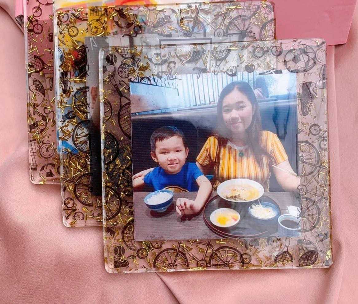 bouquet frame display💐 (10 x 10 cm with wooden standee)