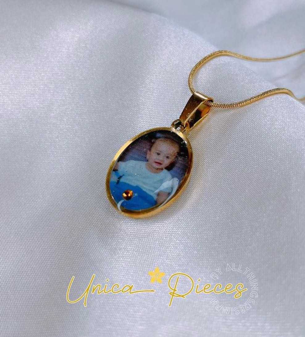 Photo Necklace (oval-shaped)