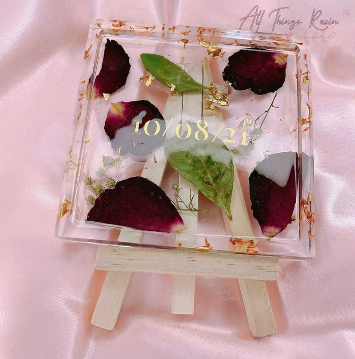 bouquet square display 💐 (4”x 4” with wooden easle)